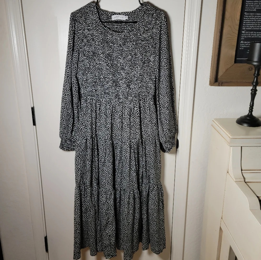 Petal + Pup Black and White Long Sleeve Tiered Modist Midi Dress - Size 10